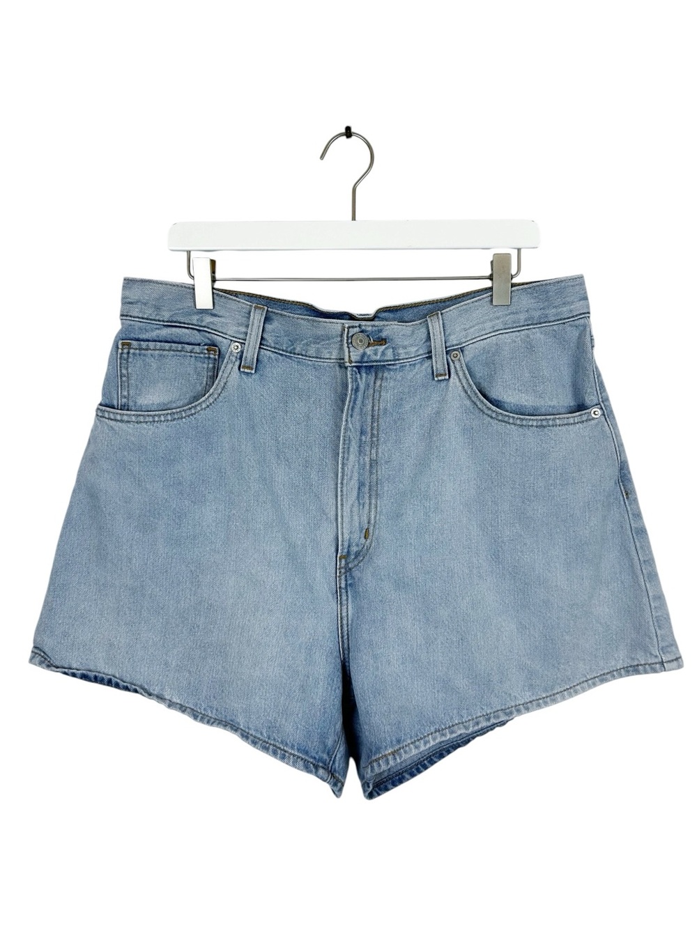 Levi's High Waisted Mom Shorts Size 33 Light Wash
